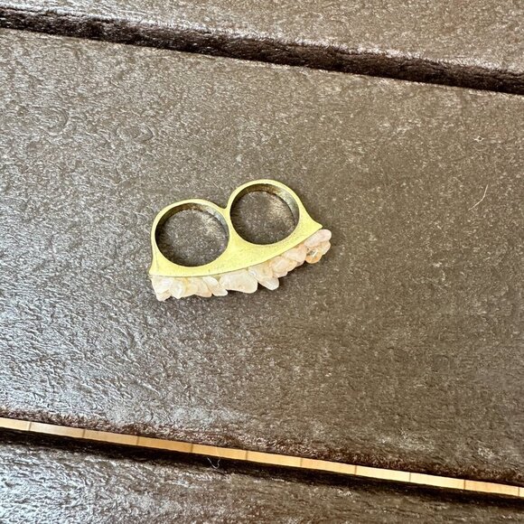 Vintage Chunky Gold Tone Pink Quartz Two Finger Ring size 8 & size 9 - Picture 4 of 8